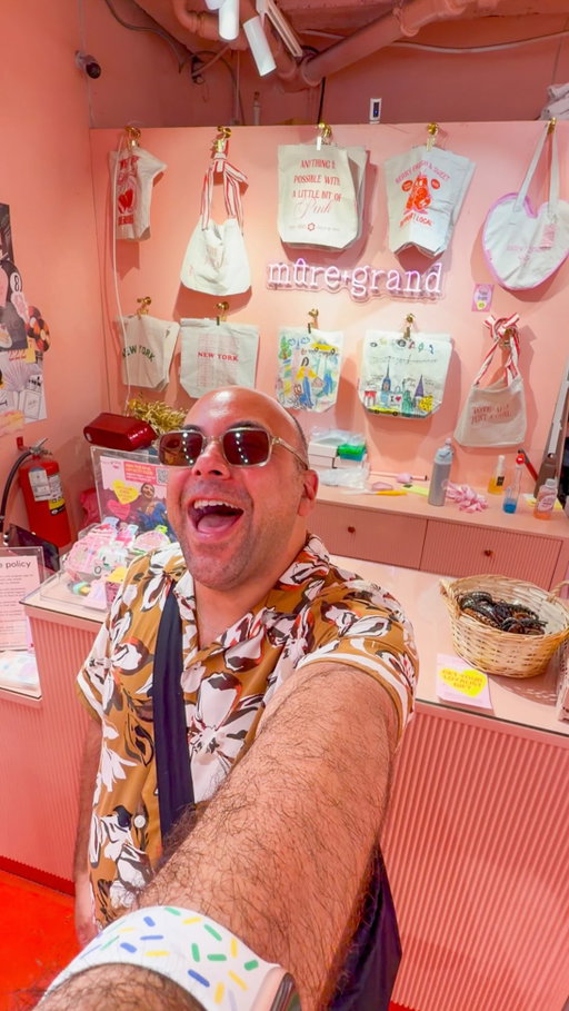 How cute is this little NYC shop?! 🛍️🗽

It’s called @mureandgrand and you can create your own New York City souvenir! Pick your decals, customize your piece, and make it totally your own. 🏙️🍕🥨❤️

Such a cute find to remember your New York trip!

📍1392 6th Ave, New York, NY

#mureandgrand #nycshopping #nycthingstodo #nycfinds #newyorkcity