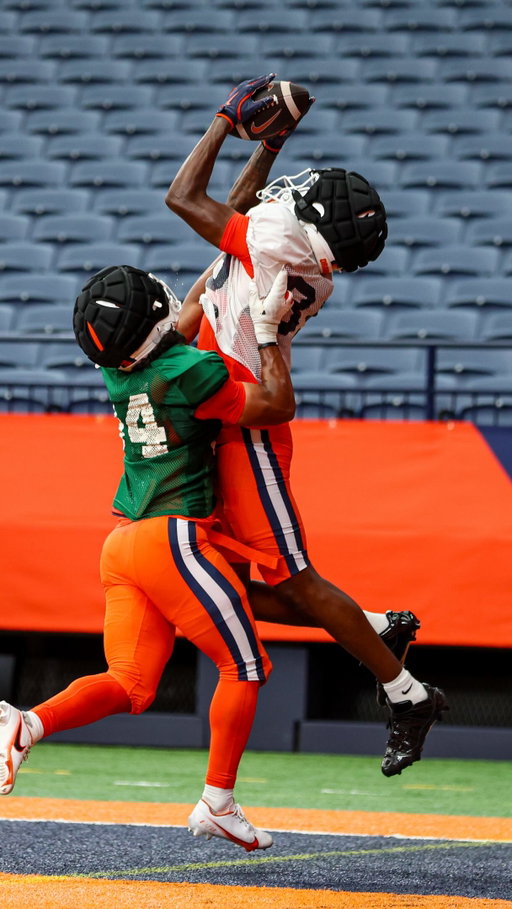 out of reach 🍊

freshman BJ Garrett made a PLAY his first time in the dome 📈

Cuse.com/footballtickets