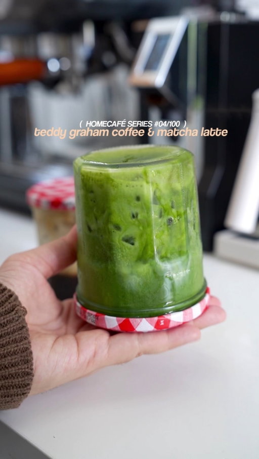 yeahhhh this one’s been an all-time fave of mine 🤤

— Double shot espresso
— 4g of matcha
— 10ml-15ml brown sugar sauce
— 5ml honey
— A dash of cinnamon
— Add ice and shake it

— 100ml milk of choice
— Dust off some cinnamon powder

#teddygrahams #explore #reels #homecafe #fyp
