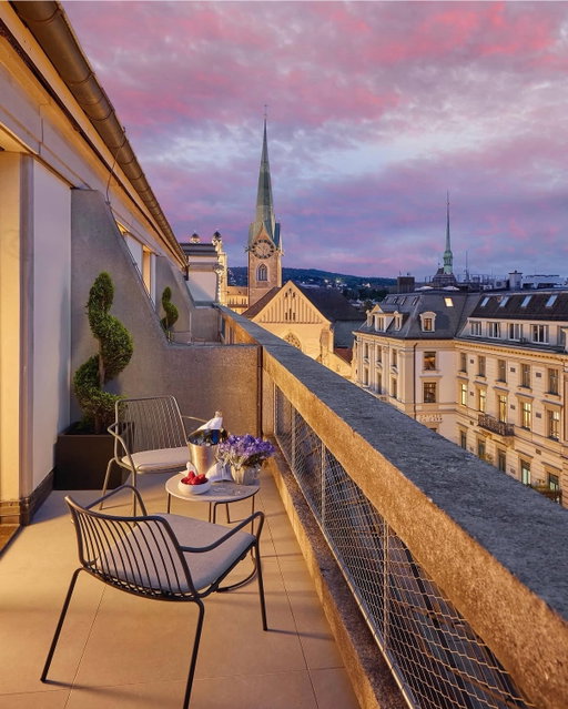 Honey I’m home @mo_savoyzurich 🤍 

such an amazing stay at the grand Mandarin Oriental in Zurich - one of our favorite cities to visit and cooling off some island heat between the trips was a gem. 
Such impeccable service and care, pure quiet elegance, Swiss luxury hospitality and perfectionism 🇨🇭 
auf Wiederluege 👋🏼