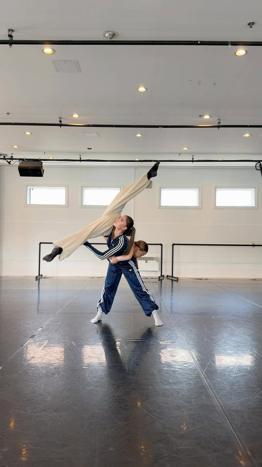 La rentrée, c’est retrouver son rythme...et les outfits qui nous donnent confiance.

Notre exercice de style en tant que danseuses, c’est de toujours prévoir plusieurs options de outfits dans notre sac, pour être prêtes à tout.

Retrouvez @adidas chez @sportsexperts

#pub #MonExerciceDeStyle #sportsexperts #adidas #rentréescolaire