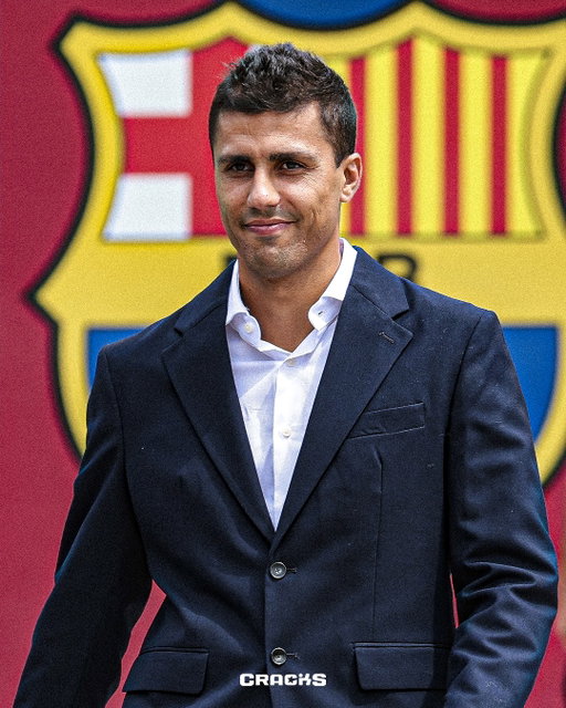 🚨 ¡RODRI YA ESTÁ EN LAS OFICINAS DEL BARÇA!

✍️ El mediocampista llegó para firmar su contrato y se espera que sea presentado esta misma tarde en el Spotify Camp Nou.