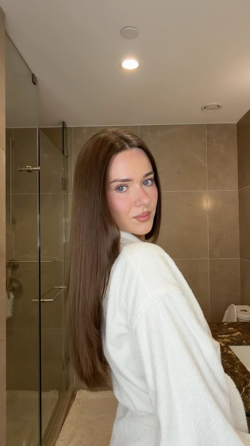 Sleek hair even on day 3. The new @lorealparis EverPure Iron Sleek routine has officially entered my hair routine. The heat-activated Iron Sleek Coat helps fight frizz + lock in your style for up to 7 days, even through humidity. Available now on Amazon 💗 #LOrealParisPartner #Everpure