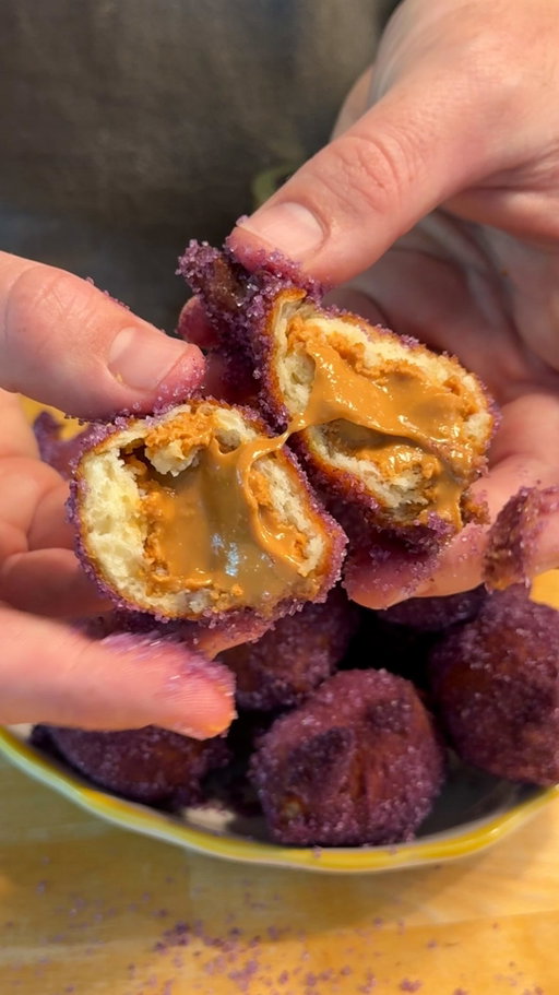 PB&J donut holes come together in under 10 minutes. They’re stuffed with peanut butter, then tossed in @mccormickspice McCormick Flavor of the Year Black Currant Finishing Sugar for a tart-sweet berry finish. #ad #McCormickpartner 

The start of a new school year hits differently as a father. New routines, big feelings, and little treats waiting at home. A sweet little way to celebrate a fresh start.

YASSS!

Comment “Donuts” and I’ll send you the recipe!
