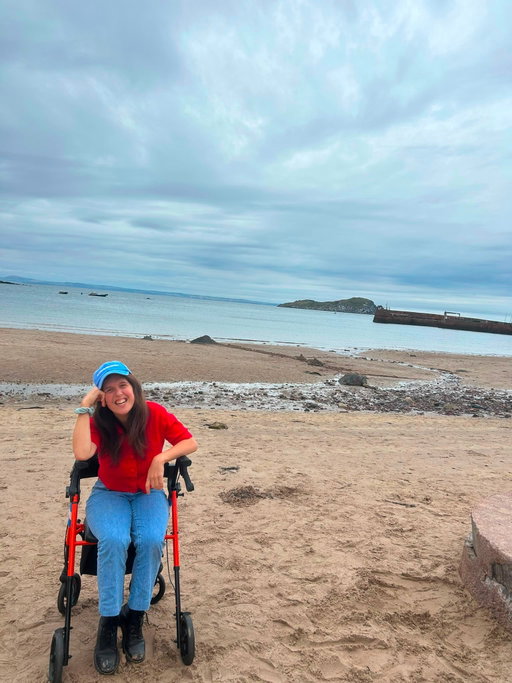 Just a wonderful day away from Edinburgh Fringe, visiting the seaside at North Berwick ❤️. And let me introduce you to my walker, IB (full name Irn Bru). She is helping me stay up and steady over the Edinburgh cobbles and hills. I speak about my internalised ableism towards mobility aids quite openly, but IB is helping walk further than I ever expected in this beautiful (but inaccessible) city. I love IB 🧡