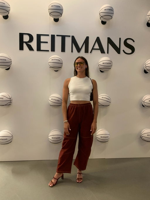 A little courtside style 🏀✨

Had such a fun night getting a first look at @reitmans Fall collection, hosted by the amazing @lilly on the @torontotempo court.

So exciting to see sport and style come together in a way that celebrates strong, confident and stylish women 🤍

#WomensSports #WomenInSport #Fashion #Basketball #Style