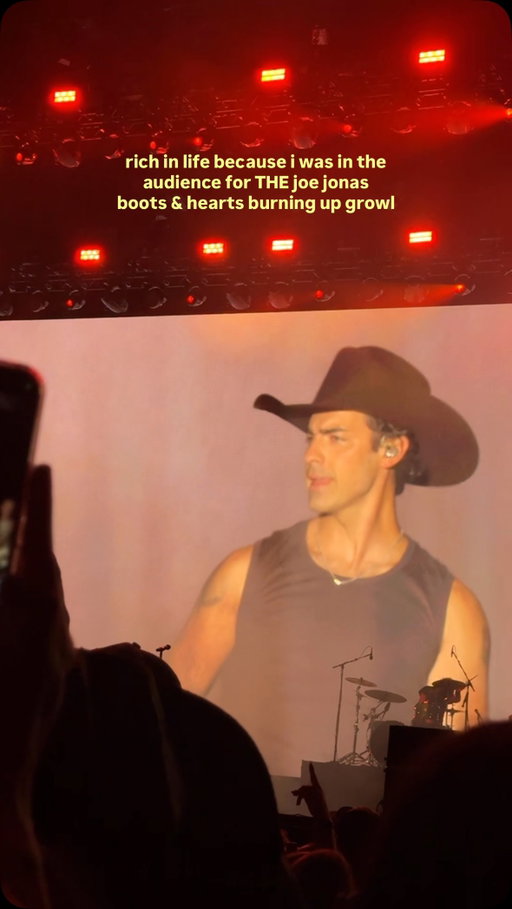 big day for joe fans 

🤠🤠🤠

Joee Jonas intro for Burning Up at Boot and Hearts was iconic 

#joejonas #burningup #jonasbrothers