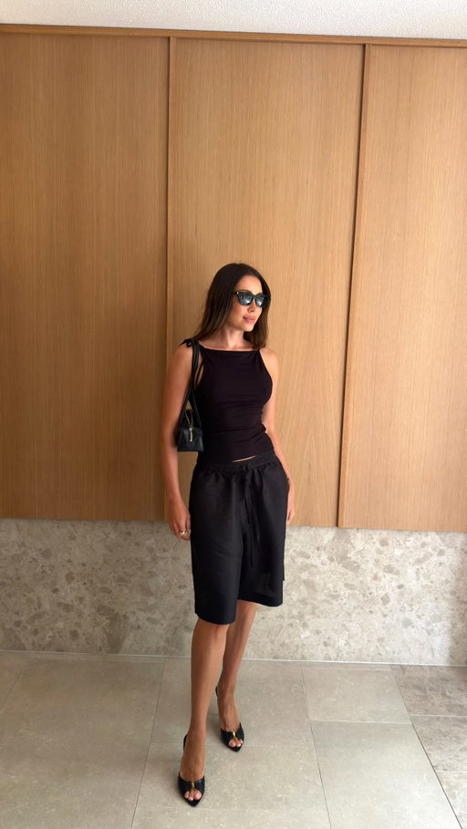 Two @Venroy looks I’ve had on repeat this holiday 🤍
 Easy, effortless and exactly what I want to be wearing on island time #paidpartnership