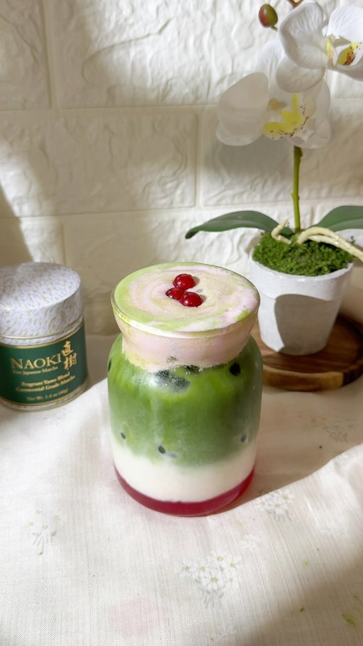 just a little appreciation to my audience ~ today I made a red currant matcha latte. i really love showing you the process, my video may take long unlike other trending videos, but i really want you to take some time to rest, hear some soothing sounds and feel cozy with my videos. so thank you for watching them 🥺🤍🤍 it means a lot! I put a lot of effort making my videos and I really enjoy doing this kind of thing~

one of my ikigai 🤍

review about this matcha from @naokimatcha (Fragrant Yame Blend Ceremonial Grade) Soon 🌸

#matcha #matchalatte #matchaaddict #homecafe #matchalover 
matcha love, matcha at home, drink, recipe, matcha recipe, cozy homecafe, aesthetic, yame blend, yame matcha, matcha tea, homebody vlog