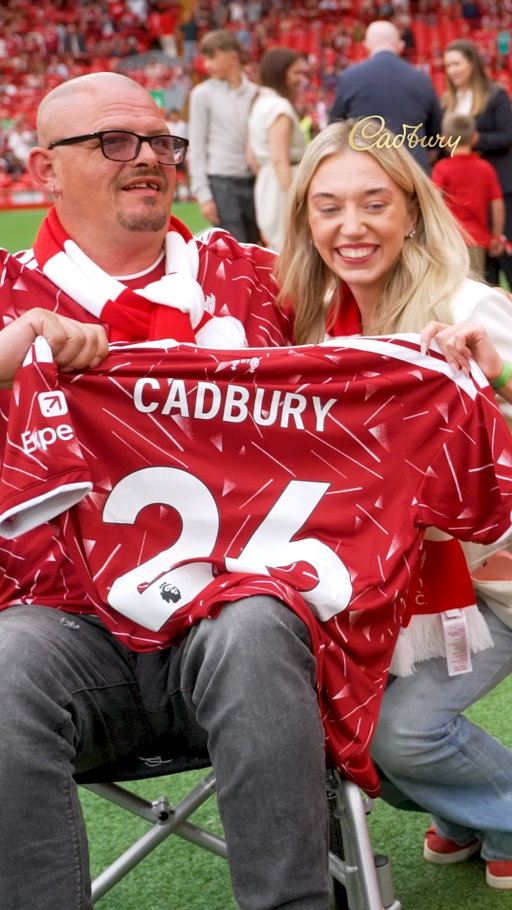 Our partnership with @cadburyuk continues for another four years, and what better way to celebrate than rewarding generosity? ❤️

It was a pleasure to have you at Anfield on Sunday, Billy and Charlotte 🫶