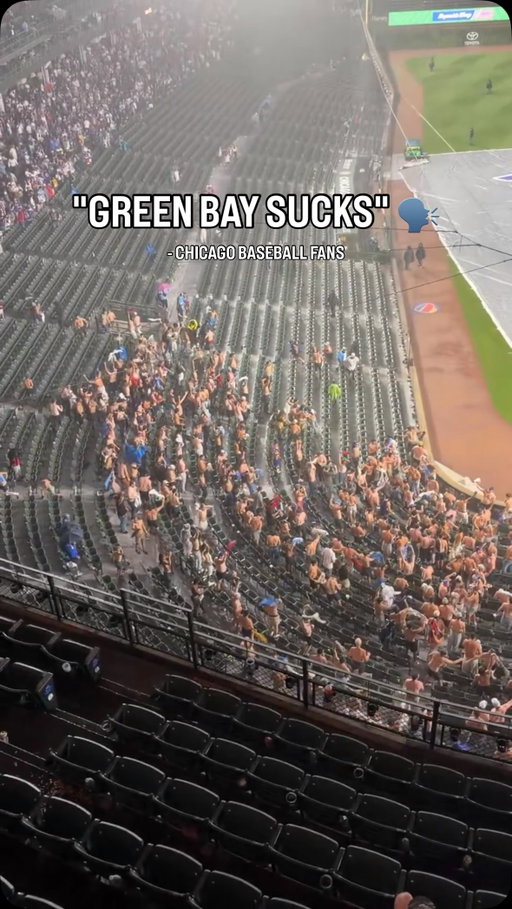Cubs and White Sox fans make good use of a rain delay at Wrigley Field as they come together to wave shirts over their heads and chant “Green Bay Sucks” 🤣

(🎥: X/Josh_Frydman)