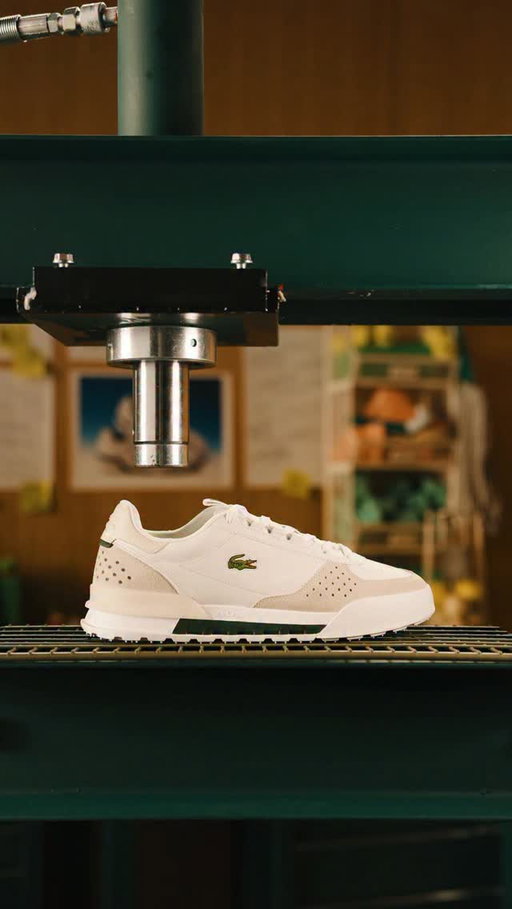 Comfort, built from the sole up.

Every step begins with comfort. The Slam Break’s signature « Absorption de Shock » technology is designed to absorb impact, delivering lightweight comfort and stability from the ground up.