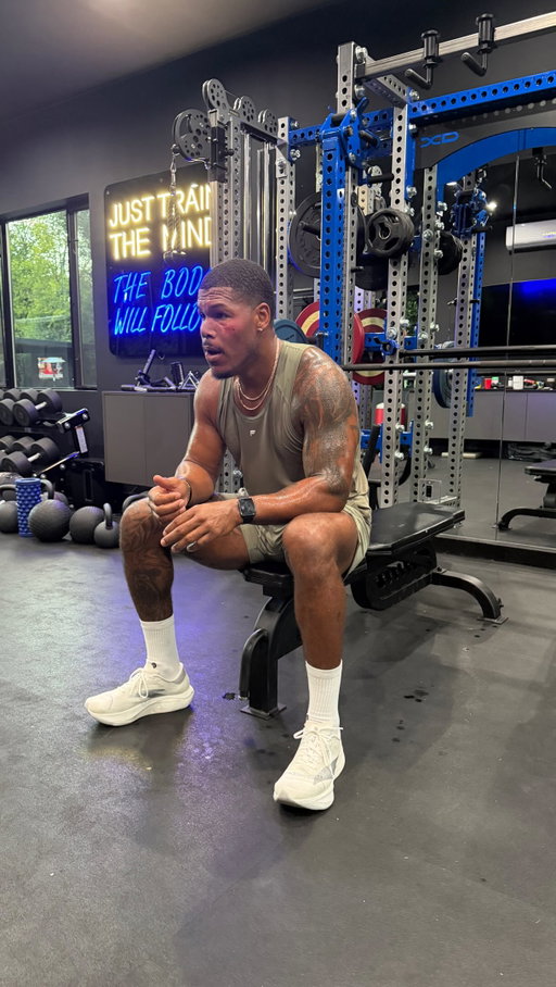 Train the mind, and the rest will follow.
@justtrain making it look EASY in the O2 Tee & One Short 🔥