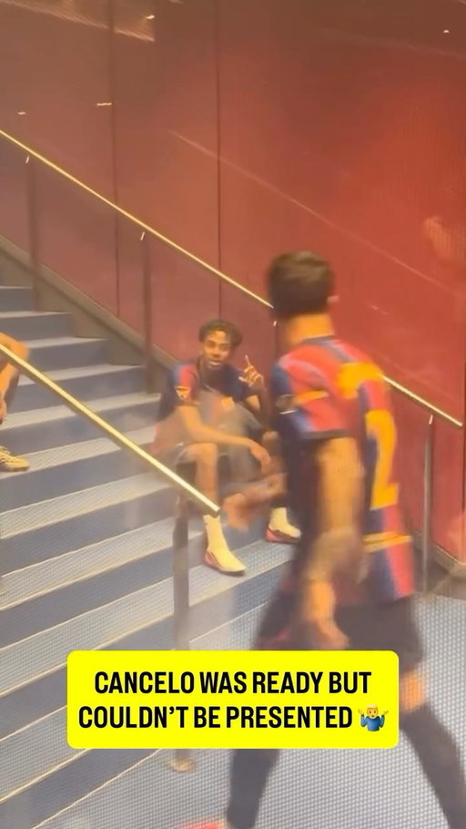 Cancelo was already dressed with number 2️⃣, but couldn’t be presented at the Camp Nou because Barcelona didn’t get the paperwork ready in time 😬

🎥 @asanchezfallada