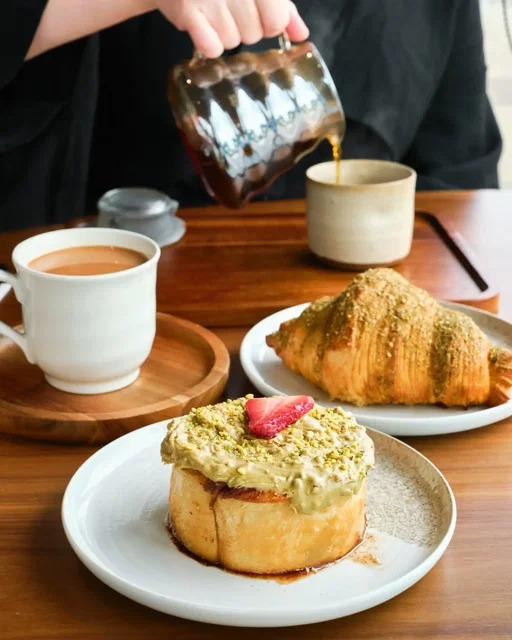 Houston's only Yemeni x Mexican coffee shop 🇾🇪🇲🇽
We stopped by for an afternoon coffee and treat! Yemex offers some really unique pastries and unique coffee drinks. Out of the 2 specialty coffee beans, we chose the Haimi Anaerobic pourover which had notes of blackberry jam, starbursts, dark chocolate, cream, jelly beans, and mangoes. The labne and za'atar croissants is one of my favorite croissants in all of Houston! 

Check out our article "The Best Specialty Coffee Shops and Roasters in Houston, TX!" on our website for more cafe recommendations (link in bio)!

🍽️ pistachio cinnamon roll, labne & za'aatar croissant, Haimi Anaerobic HIM 2100 pour over, Yemex Adeni chai

📍 Yemex Bakehouse & Specialty @yemexbakehouse
 18006 Park Row Blvd Ste 100, Houston, TX 77084

#houstoncoffee #houstoncafe #houstonbakery halal in Houston Katy #houstonfoodie 

🥐  labne & za'atar croissant

📍 Yemex Bakehouse & Specialty @yemexbakehouse
 18006 Park Row Blvd Ste 100, Houston, TX 77084

☕  Haimi Anaerobic HIM 2100 pour over 

📍 Yemex Bakehouse & Specialty @yemexbakehouse
 18006 Park Row Blvd Ste 100, Houston, TX 77084

☕  Haimi Anaerobic HIM 2100 pour over specialty coffee

📍 Yemex Bakehouse & Specialty @yemexbakehouse
 18006 Park Row Blvd Ste 100, Houston, TX 77084