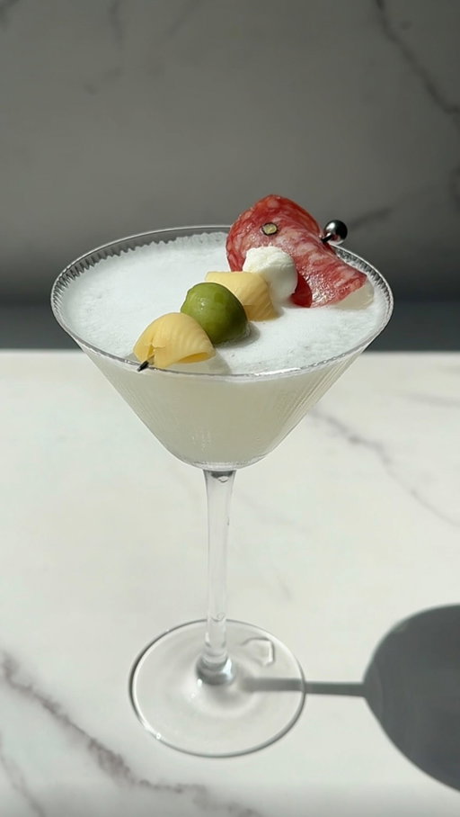 Protein lattes... protein cereal... how about a PROTEIN MARTINI?! 🍸

Pasta Water Proteini ~ 
2.5 oz gin
2 oz @eatbanza pasta water, chilled
1 oz olive juice
-Shake with ice, strain into a frosty martini glass
-Garnish with an antipasto skewer

#banzapartner #cocktails #drinkrecipe #moreprotein