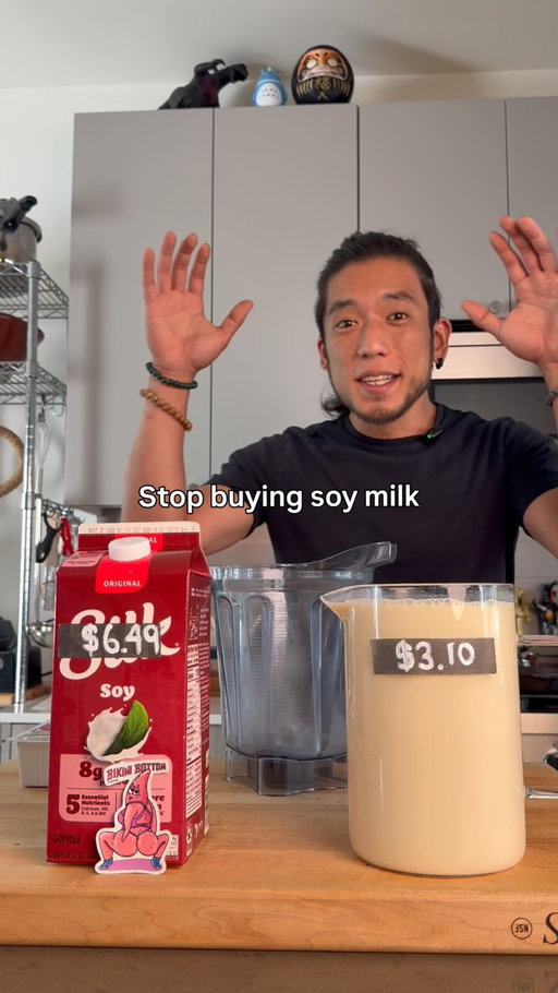 Homemade soy milk hack 👀

Blend tofu + water. That’s it.

It’s about half the price of buying soy milk, tastes way better, and you can control exactly how thick you want it.

My preferred ratio:
1 pack tofu : 2 parts water — thick, creamy, and rich.

If you like the consistency of the more standard American grocery store soy milks:
1 pack tofu : 3 parts water

Blend until completely smooth and you’re done.

Simple, cheap, and honestly one of those hacks where I’m like… why haven’t I been doing this forever?