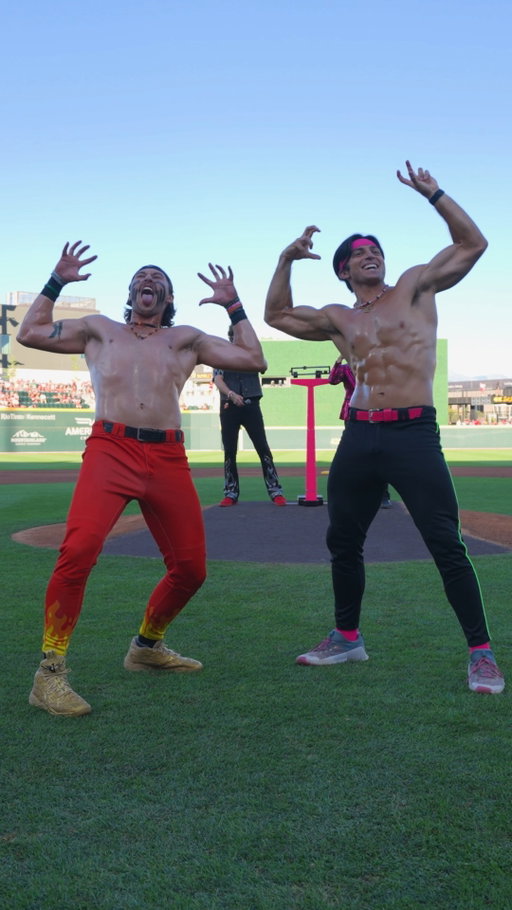 Let's settle a debate: Who did it better? 

#partyanimals #firefighters #bananaball #baseballboys #dancetrend