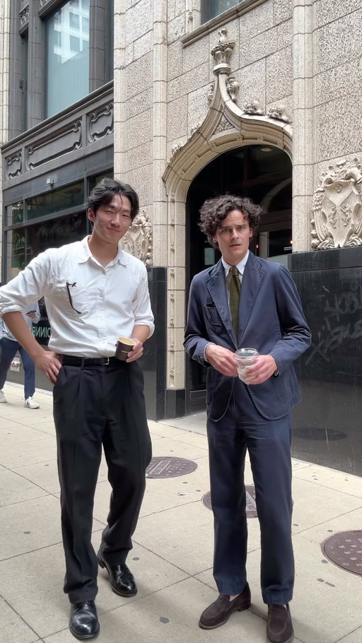 Ran into a stranger (well, sort of) during lunch break. He stepped in, and neither of us seemed bothered by it. I love Chicago
.
.
.
.
.
#mensfashion #lifestyle #fashion #fitcheck #ootd 

🔖: Fashion, Mens Fashion, Outfit of the day, ootd, fit check, Chicago