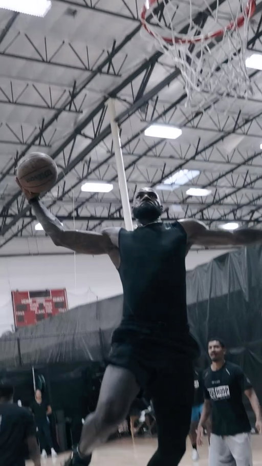 Stacking days ⏳ @tyresemaxey 💨 x @kingjames 👑 x @fchwpo 🧃 @bigb.media 📽️ #jushoop #juswin