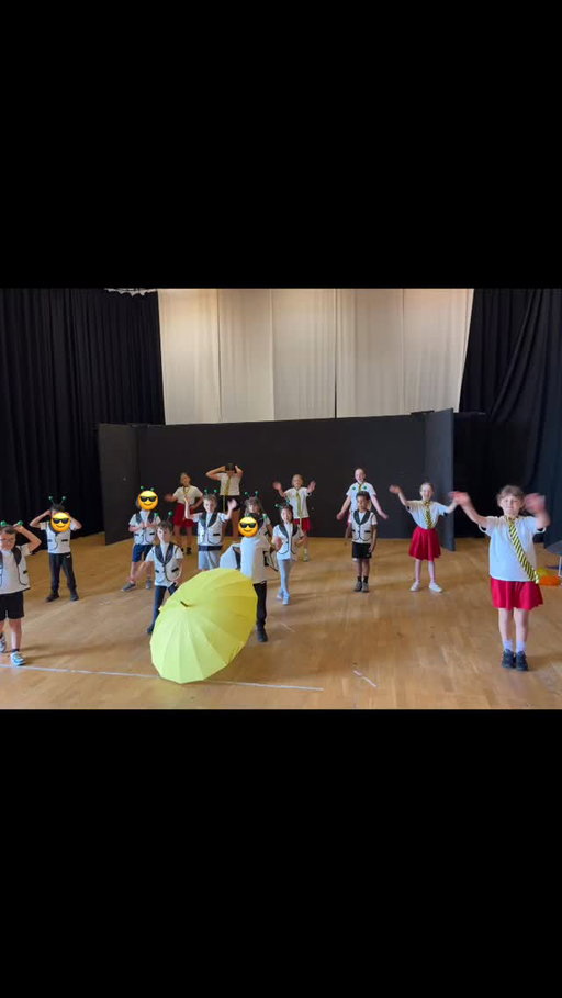 What an amazing day! 🎭✨ Our brilliant students absolutely smashed Play in a Day - so much talent, creativity, confidence and fun all packed into one day! Big thanks to our fab teachers for pulling the whole thing together! This has got us all excited for term to begin in a few weeks…
#razzamatazbarnet #razzamataz #performingarts #confidencethroughcreativity #kidsperformingarts