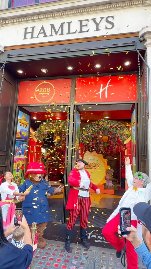 What a fun time we’ve been having with Paddington™️ at Hamleys! 🐻🍊🎉 

From postcard fun to magical story time sessions, there’s been so much excitement, laughter and adventure along the way! 💌📚✨

And the fun isn’t stopping just yet… Paddington™️ will be back TOMORROW! 🥳

📍Hamleys Regent Street
📅 Friday 21st August
🕑 Meet Paddington™️ at 10am, 11am, 12pm, 1pm & 2pm

Come along and make some unforgettable memories with Paddington™️! 🐻❤️