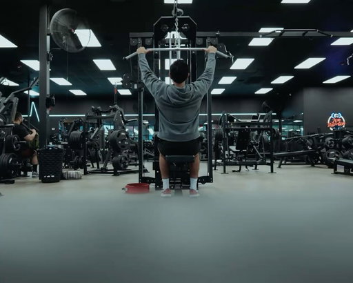 Record better gym videos using these shots 🔥

#filmmaking #cinematic #gym #gymbro #videography