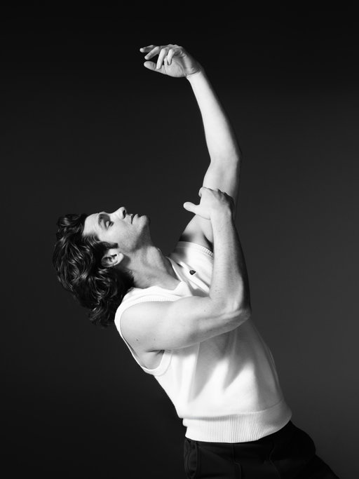 Andrew, in motion.
The serve. The stance. The movement. 

—

Andrew wears the Men’s Lightweight Knit vest for Chapter 2 of Do It Like An Italian

Available online now.

—

Creative: @sunshinecompany
Production: @kitten_production
Talent Director: @tommacklin
Photographer / Director: @oliverhadleepearch
Stylist: @warrenalfiebaker