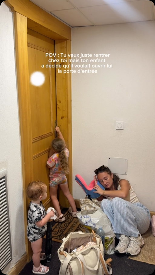 Le fameux « attends maman, c’est moi qui ouvre » 🥲

#viedemaman #humour #parents