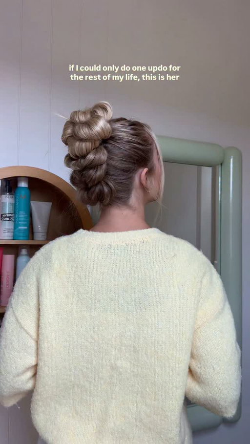 Cannot get enough of dragon braids ⭐️

•
•
•
Braided hairstyle, Pinterest hairstyle, heatless hairstyles, bun hairstyles, 2026 hair trends, fall hair, fall hair inspo, fall hair trends, fall hairstyles, fall aesthetic #updohairstyles #bunhairstyle #braidedhairstyle #dragonbraid #fallhairstyles