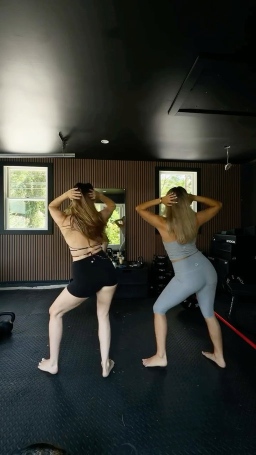 new dance unlocked 😈 (kelli made this up on set with @kelseaballerini so I made her teach me lol)