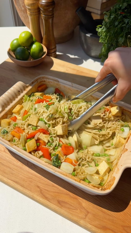 🍜Green Curry Ramen Bake with @CalifiaFarms creamy Organic Coconutmilk. No gums, no oils, and simply delicious (it also makes incredible foamy lattes). #CalifiaPartner #dumpandbake #easyrecipe