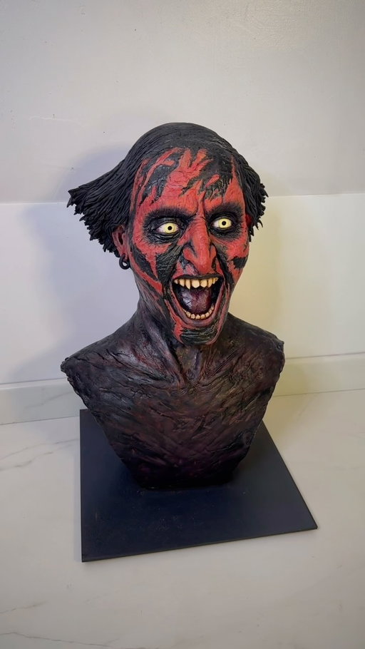 This cake is INSIDIOUS! 🍰😱
.
.
.
#insidious #cakedecorating #scary #horror #cake