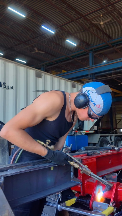 Think mechanics only work on cars? Think bigger. 🔧

Heavy-duty mechanics work on the equipment that keeps Ontario moving. Bigger problems, higher skills, better pay.

All-Equip is seeking 310T mechanics; send us your resume😉

📧 hr@aleq.ca 📍 St. Marys & Stratford, Ontario