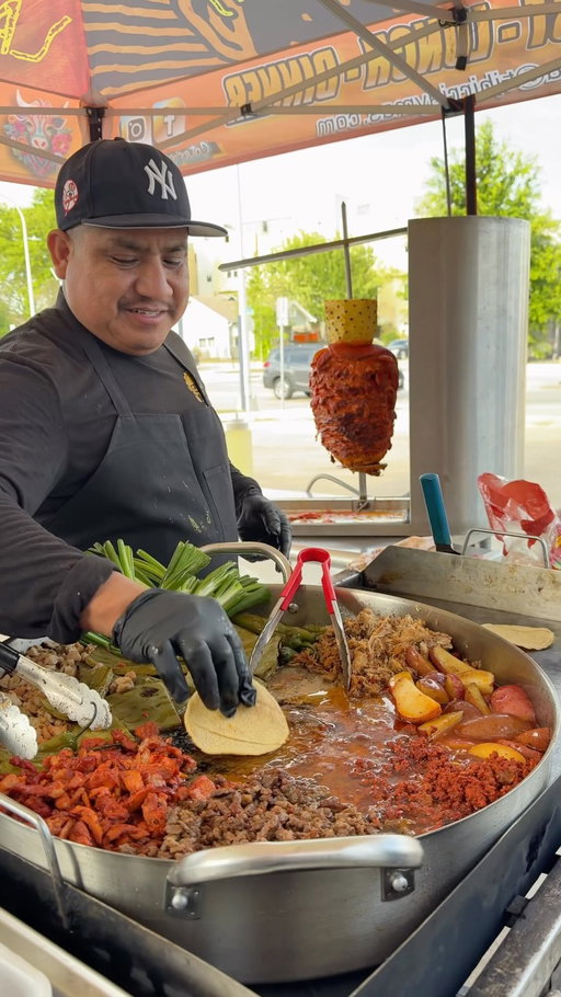 🔥UNLIMITED TACOS IN HOUSTON FOR ONLY $19.95🔥 
@lacocinadetj is the place to be at for Taco Tuesdays! They have an all-you-can-eat Taco special every Tuesday from 5PM-9PM for only $19.95 😱 there’s five different meats to choose from: pastor, bistec, pollo, chorizo, and carnitas.
They also have unlimited toppings and different types of salsas to choose from so you can make your tacos however you like them😍  They have aguas frescas and also a full bar if you want to pair a cocktail with your tacos! Make your plans to be there for Taco Tuesday 🌮 

 @lacocinadetj (2 locations) 
📍 2025 N Durham Dr, Houston (Heights)
📍 9101 Sienna Crossing Dr #800 (Missouri) 

#houstonfood #htx #houstoneats
