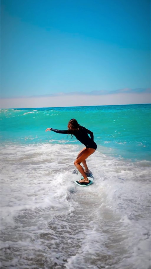 Laguna colors 😍

Warming up for The Vic 2026 Skimboarding contest this weekend at one of my favorite beaches and waves. Looking forward to seeing everyone on the 4th stop of the @unitedskimtour 👋

📍 Aliso Beach, CA

@victoriaskimboards
@freestylewatches 
@bodyglovegirl 
@asususa 
@blenders
@nooneindustries 

📸: Filmed on @osmo_global by @samvictor7