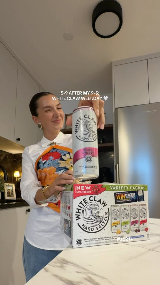 my 5-9 after my 9-5 in nyc ✨ @whiteclaw #ad21+ #whiteclawweekdays #grablifebytheclaw #5to9afterthe9to5 #nycvlog