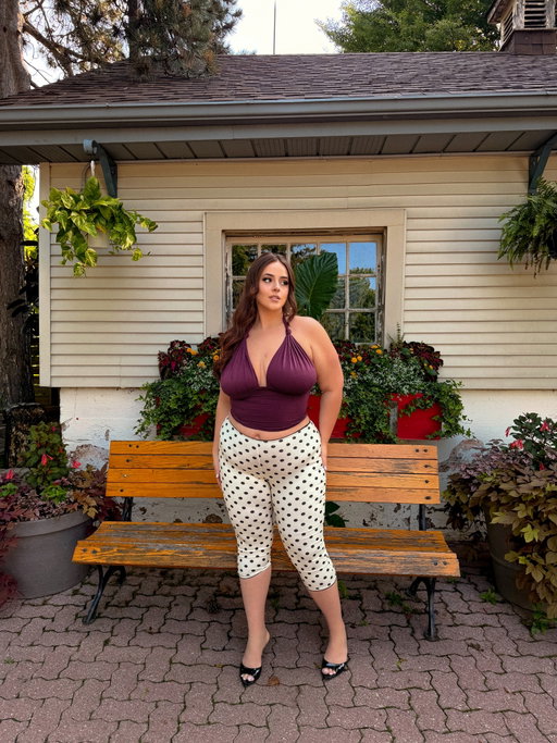 @FashionNovaCurve · summer isn’t quite over yet 🪴 
- Second skin knot backless halter top
- Lemon drop low rise pedal pusher leggings
- Just over you mules 
In a size 1x from @FashionNova  #PlusSizeStyle #plussizeootd #PlusModel