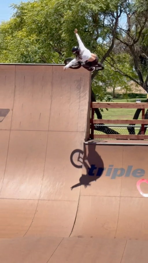 Enjoying sessions with friends in between trips this summer! @odysseybmx 
🎥: @macapgrasset 
🎥: @andresshapol 
🎥: @michaelmogollon