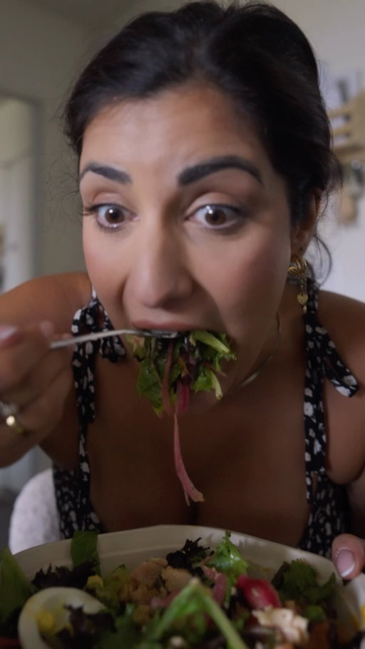 #sweetgreen_partner birthday delivery!! 🤤🤤 @sweetgreen @fishwife 
#salad #comedy