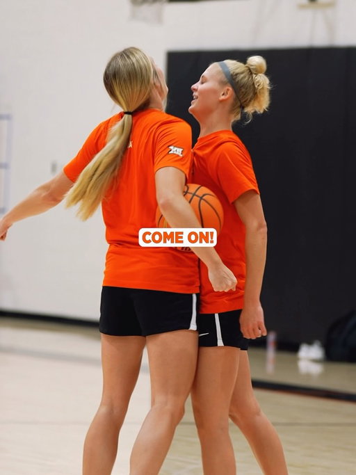 Mid-practice braid check ✅
Ultimate hype girl ✅
Drains threes ✅ 

Busy day of practice with Ellie 🎙️

#GoPokes | @ellie.brueggemann