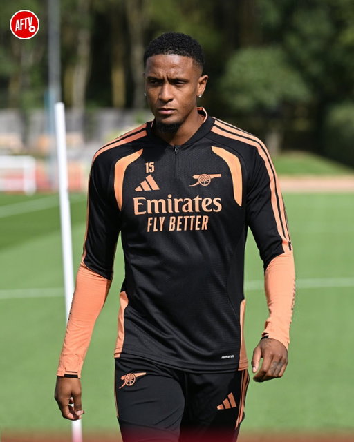 Ezri Konsa already pushing 𝐇𝐀𝐑𝐃 in his first training session with Arsenal! 💪🔥

Straight to work, Ezri Konsa! 🔴⚪