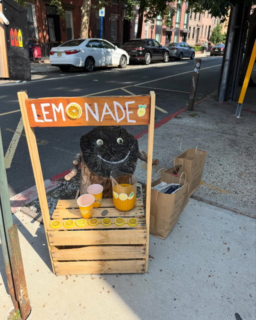 it’s fridayyyy + nj is giving us a little bit of everything this week 😭

from honorary stumpy content to mystery cars, celeb sightings, little league pride, + yes… more weather chaos, here are some v important things from our DMs, camera rolls, + TikTok doomscrolls recently ⤵️

🍋 an honorary stumpy post, obviouslyyyy (forever our icon)
🚗 a WAYMO spotted in weehawken?!?!
⚾ bayonne little league plays again tonight in the little league world series — go boyssss!!
💌 the little charm bar outside @albaboutique on washington is sooo cute + yes, we want alll the charms
☔ we’re still not over the rain in hoboken yesterday… like actually what WAS that @spreadsheetshan 
🌧️ in fact, the weather in nj has just been roughhh lately, pls give us a break @jakedylan___ 
🍵 stumbled on the cutest matcha stand at the weehawken farmers market on wednesday @noorhausofficial 
👀 celeb momentttt!! julie bowen + cheri oteri spotted by the W
💗 @hoboken_shelter is looking for supplies right now (a little reminder to help out if you can)
🥹 just a wholesome waterfront moment
☕️ the espresso tonic from @drinkhybrid is sooo good and sorta tastes like oranges (in the best way)🍊 
🍕 before you leave…your reminder that while johnny pepperoni may be gone, the menu items are NOT + you can now snag some of your faves at @citybistrohoboken 🙏

have the best weekend everyoneeee :) tell us what you’re up to in the comments

ps: comment NEWSLETTER if you want all the local intel straight to your inbox every week:)