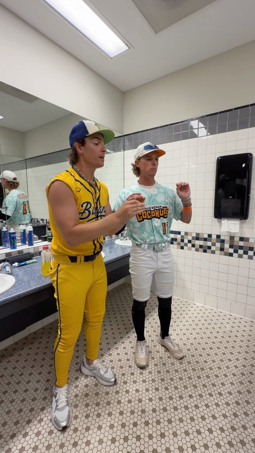 SHABANG 😤
.
.
.
.
.
.
.
.
#shabang #musical #baseballplayers #gameday