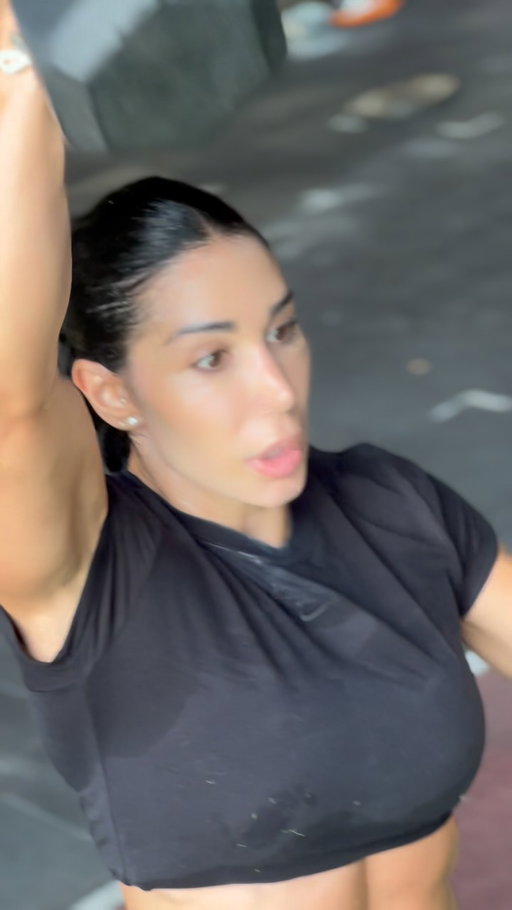 Just saying…👁️👄👁️

Your body literally uses amino acids to build and maintain its tissues.

Muscle? Amino acids.
Skin? Amino acids.
Organs? Amino acids.
Basically… your body is running on amino acids. 😂

And you’re out here doing CrossFit like:
“Yeah, I’ll just sweat everything out and hope for the best.” 💀

That’s why I keep EAA + electrolytes by @muscletech in my training routine.

Because if we’re going to train like animals… we might as well give the body something useful to work with. 😏🔥

Just saying. Keep going. You got this🫶🏽

Code Ana -15% 🇺🇸 
Colombia 🇨🇴 -15% código Ana @suplementos_colombia  o en WhatsApp pedidos 3207603208