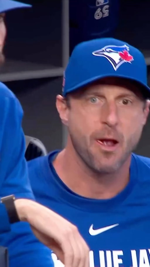 Max Scherzer and the Blue Jays were getting impatient when Cam Schlittler wasn’t on the mound in time for tonight’s game

#mlb #sports #baseball #yankees