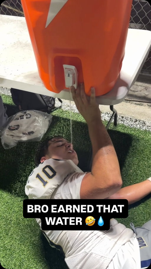 REAL TWEAKER. Someone hand him a water 🤣🔥 @m8xwell__