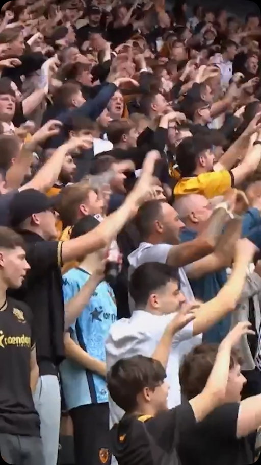 Hull fans singing “You’re getting mauled by the Tigers” after leading Man United by two goals 🎶😅