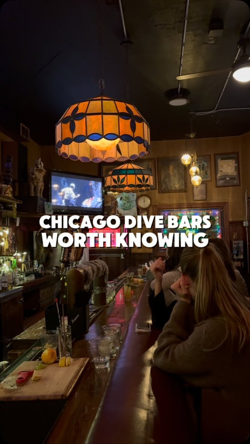 Chicago is a dive bar city 🍺 Give us a Chicago handshake, a seat at the bar, and absolutely no dress code. Here are some unpretentious Chicago bars that are worth knowing!

#chicagogram #chicagobars #chicagonightlife #chicagobeer #chicagohandshake