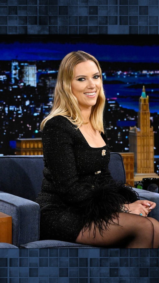 Scarlett Johansson reveals that the woman who disappeared behind her at a 2006 red carpet interview was none other than her mom 😂 #FallonFlashback